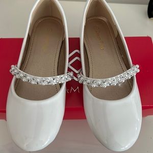 Dream Pairs Pearl Strap White Dress Shoes